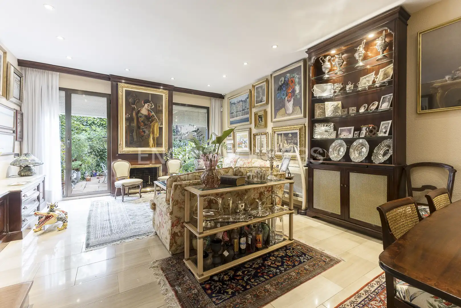 Wohnzimmer von Einfamilien-Reihenhaus zum Verkauf in Barcelona mit Heizung, Privatgarten und Parkett