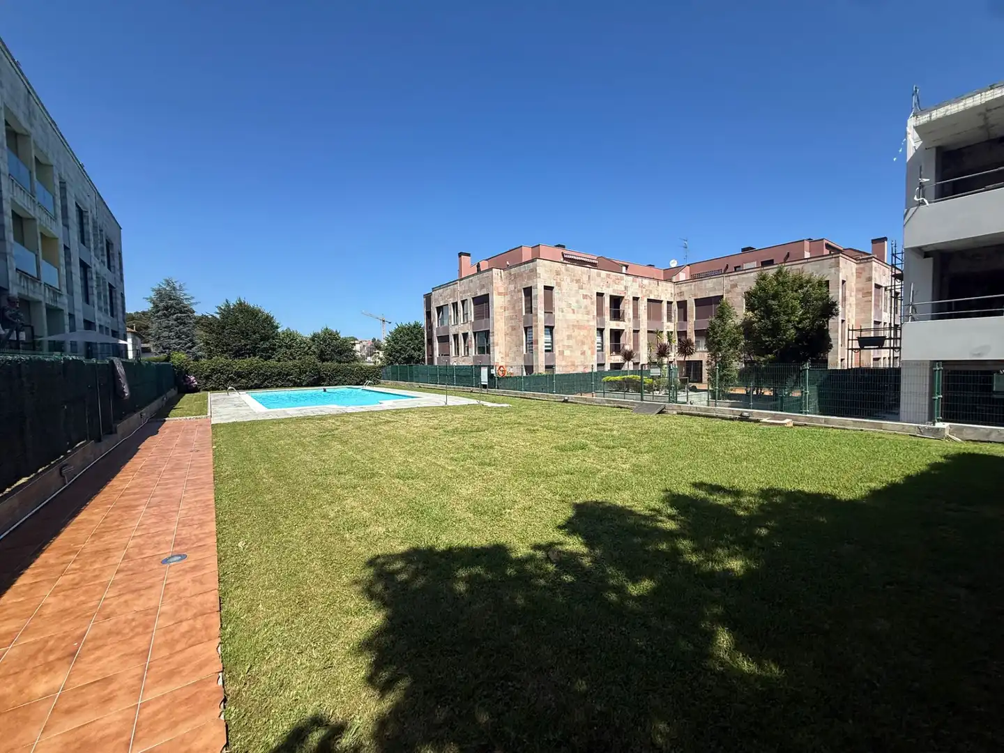 Schwimmbecken von Dachboden zum Verkauf in Llanes mit Heizung, Terrasse und Abstellraum