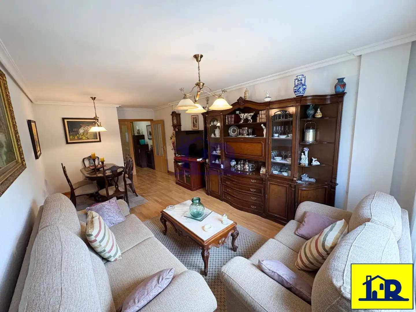 Sala de estar de Piso en venta en Cuenca con Calefacción, Trastero y Piscina