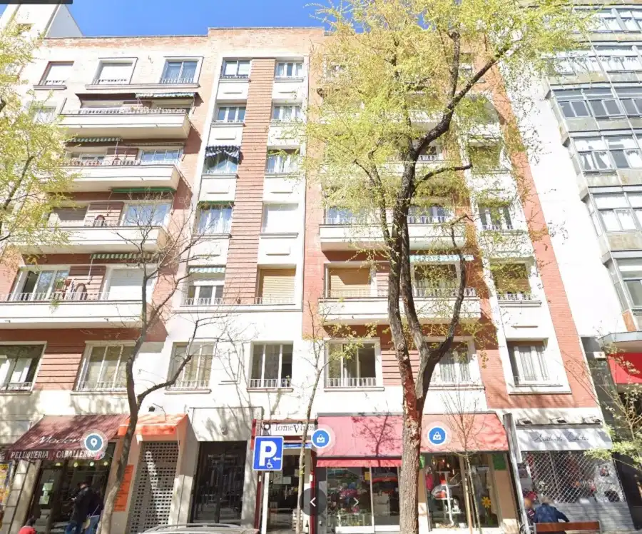 Außenansicht von Wohnung zur Miete in Madrid mit Heizung, Parkett und Ofen