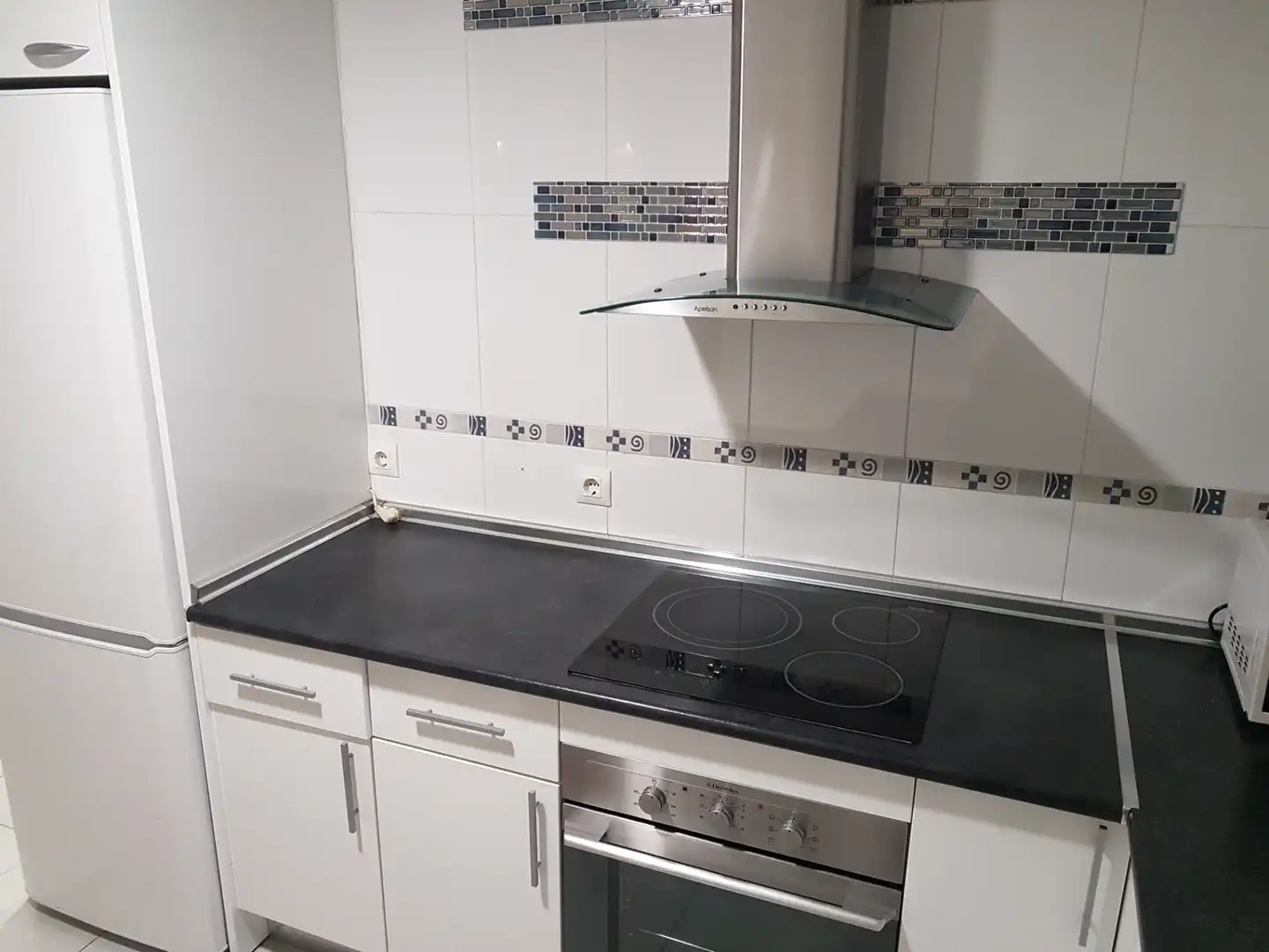 Cuina de Planta baixa en venda en  Logroño amb Calefacció, Jardí privat i Parquet