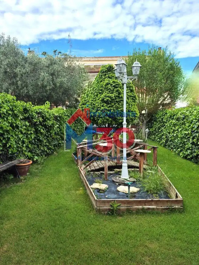 Jardí de Casa adosada en venda en Miranda de Ebro amb Calefacció, Terrassa i Traster