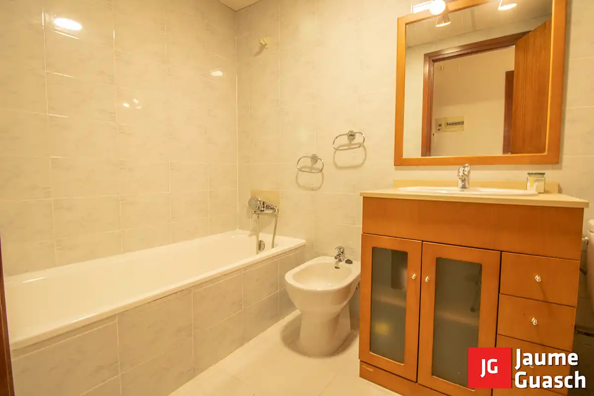 Baño de Piso en venta en Torredembarra con Calefacción, Terraza y Trastero