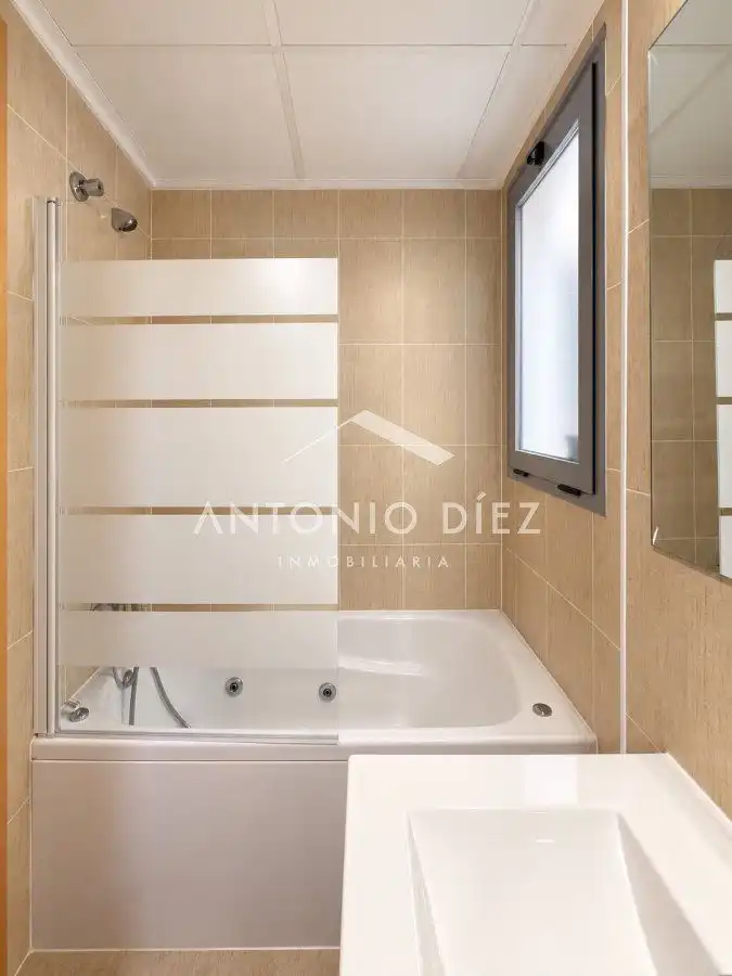 Bathroom of Flat for rent in Aspe  with Air Conditioner, Storage room and Balcony