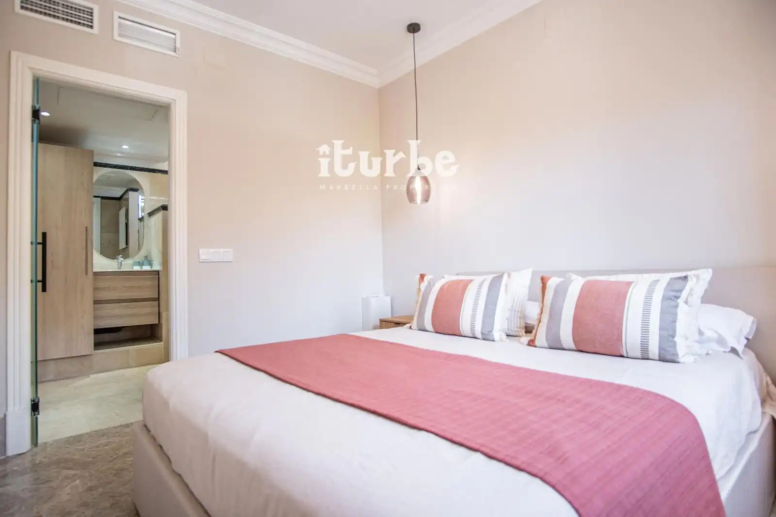 Houses for rent in Eagle-Santa Clara Golf, 14, Alto de los Monteros
