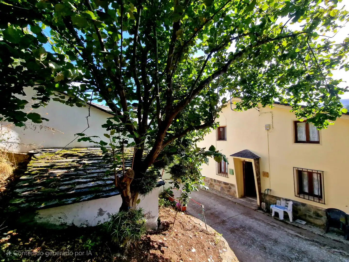 Vista exterior de Casa o xalet en venda en San Tirso de Abres amb Calefacció, Jardí privat i Traster