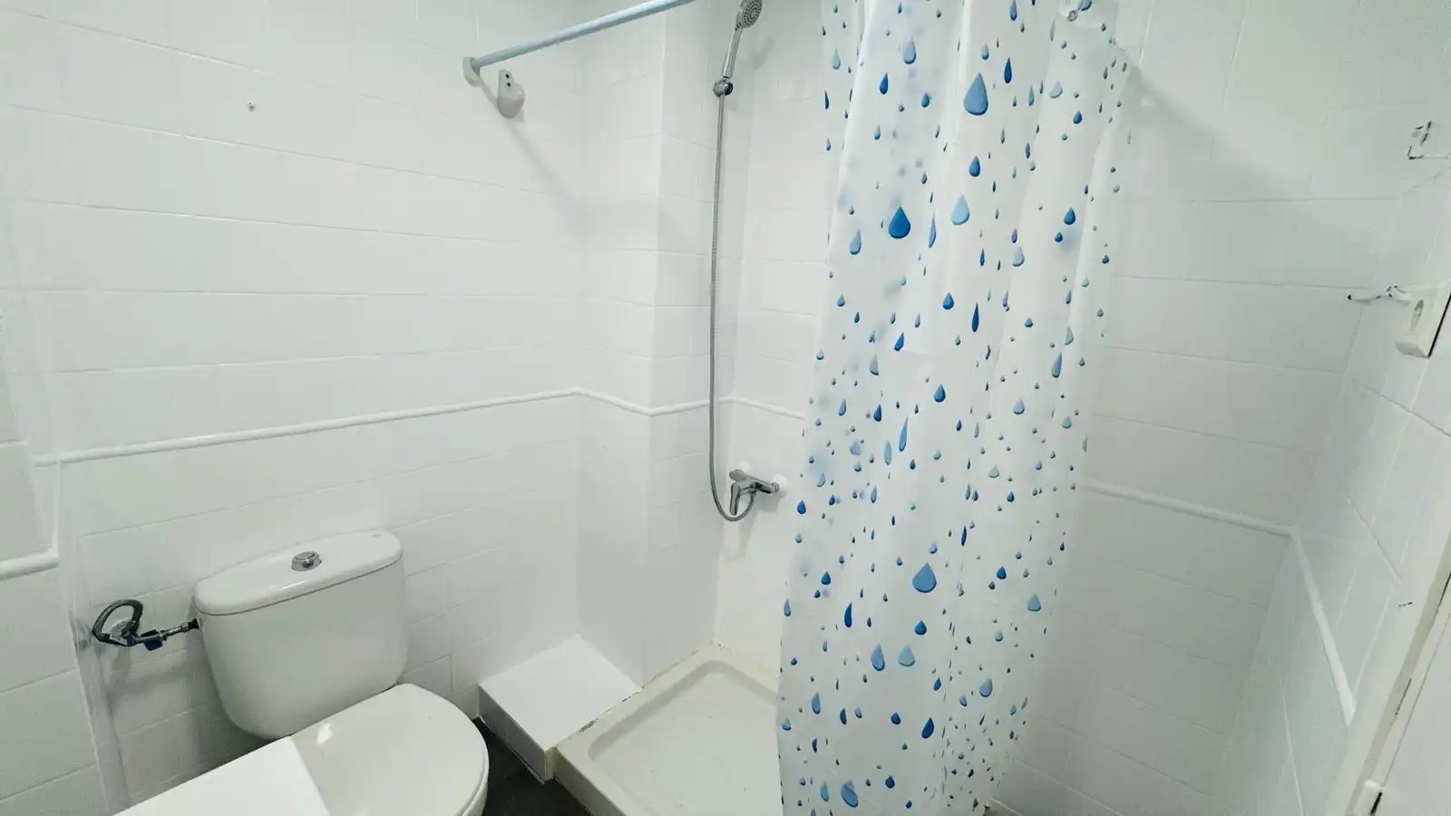 Bathroom of Flat for rent in Valencia  with Air Conditioner, Parquet flooring and Terrace