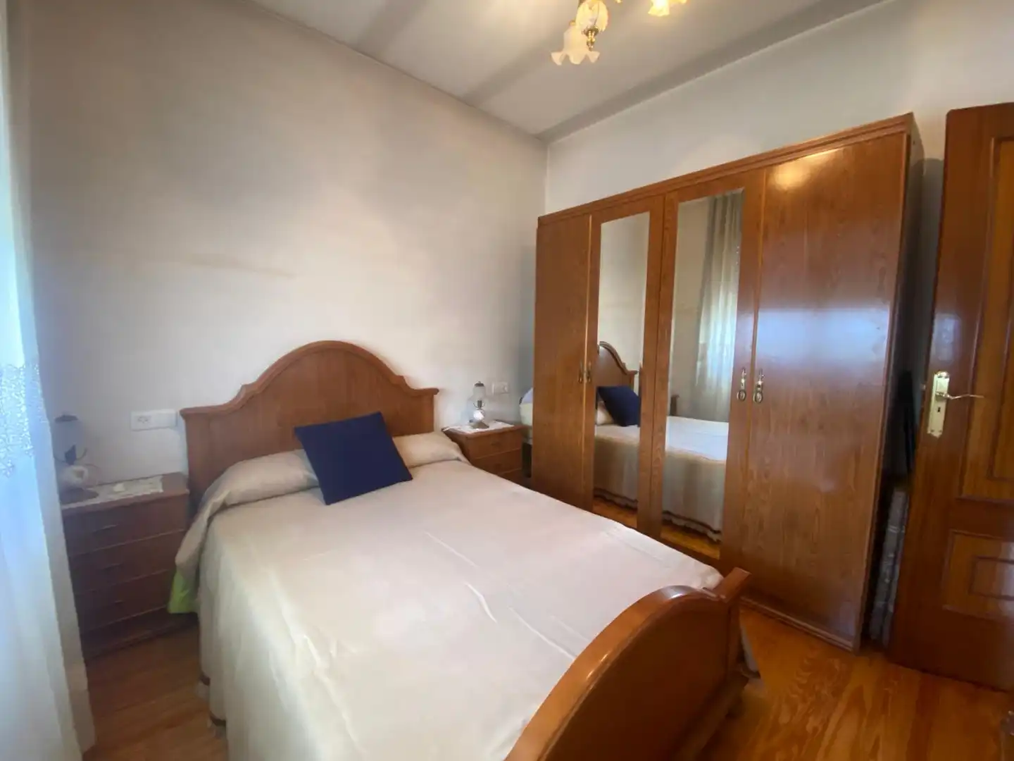 Dormitori de Casa o xalet en venda en O Carballiño   amb Jardí privat, Parquet i Moblat
