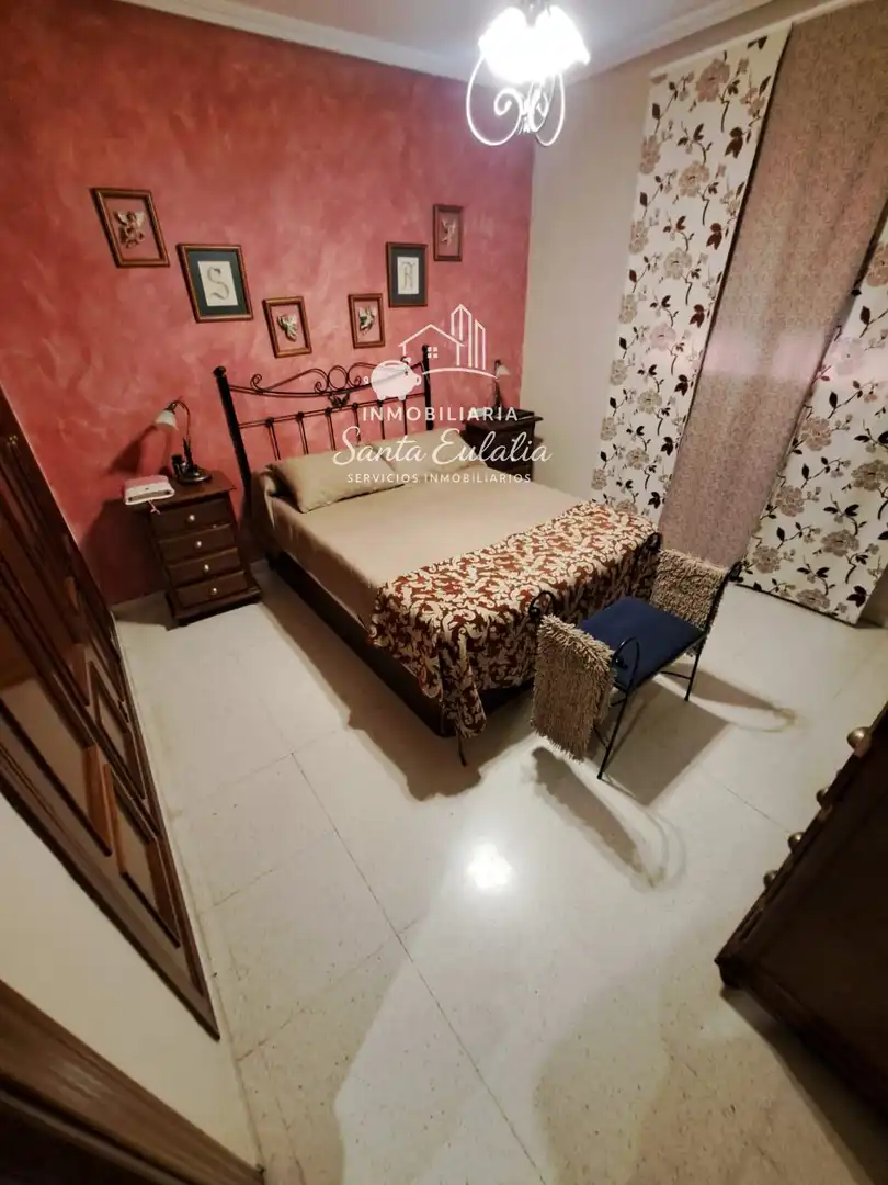 Dormitori de Casa adosada en venda en Mérida amb Aire condicionat, Calefacció i Traster