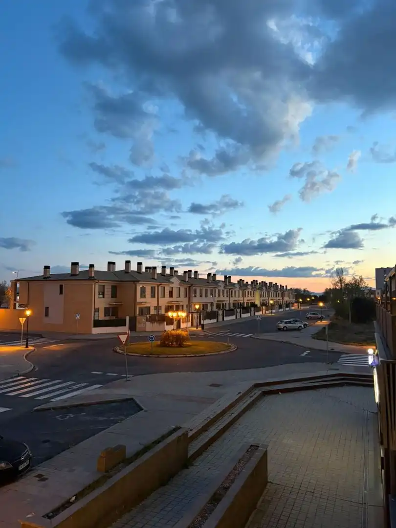 Vista exterior de Pis en venda en Ávila amb Calefacció, Terrassa i Traster