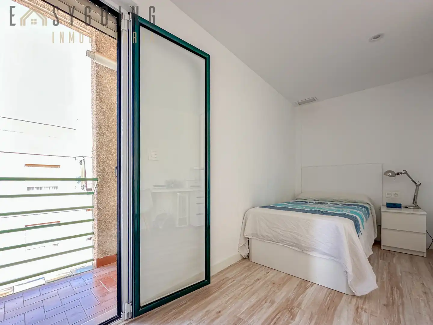 Habitación de Ático en venta en Elche / Elx con Aire acondicionado, Terraza y Amueblado