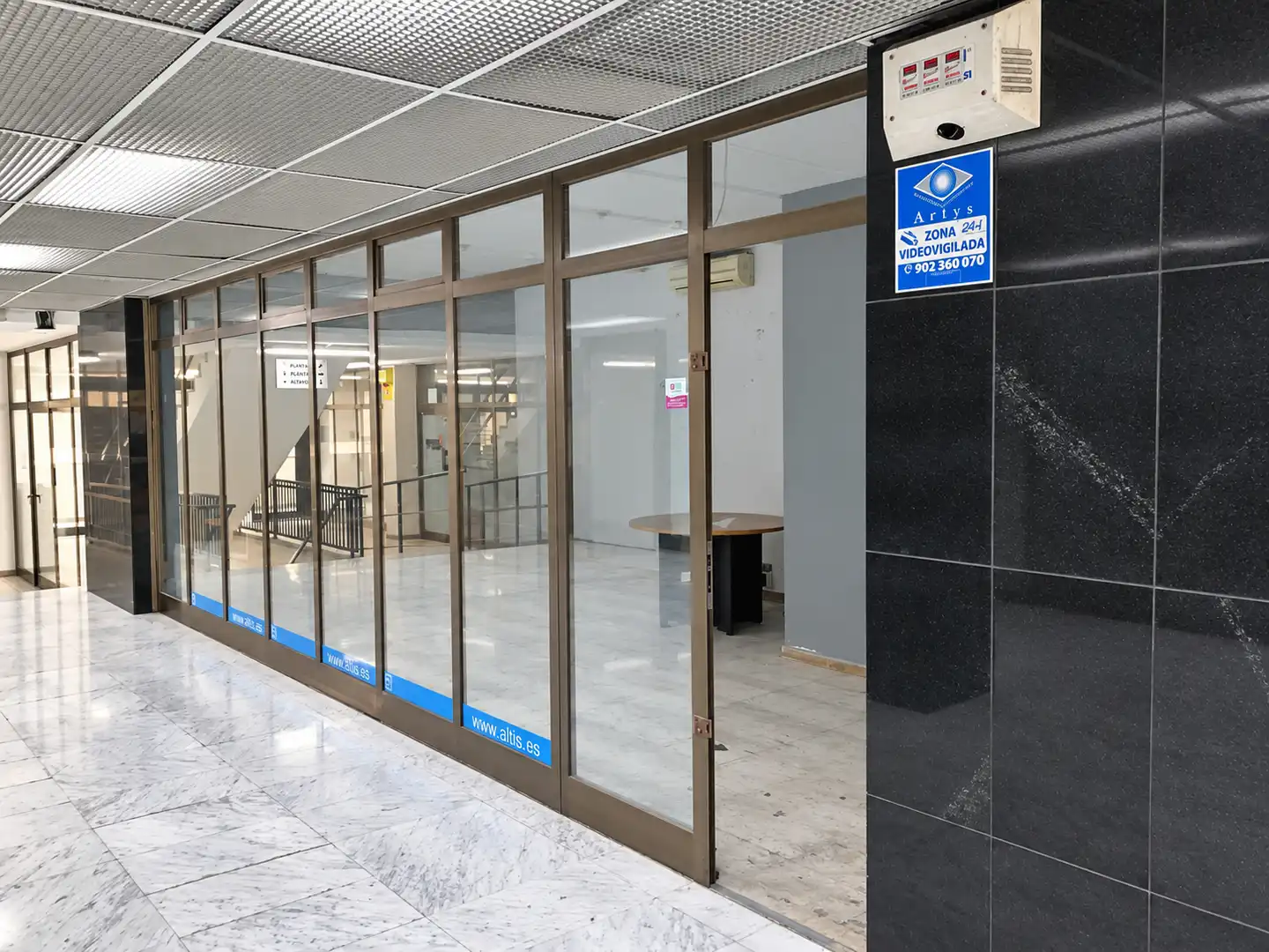 Local comercial en venta en Carrer de Rocafort 69, imagen 10