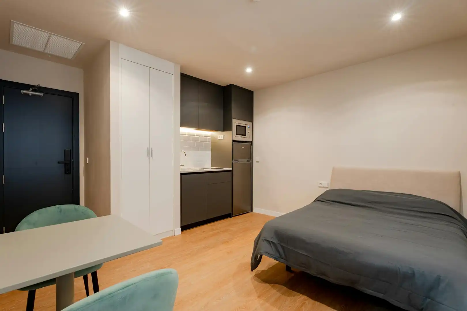Bedroom of Flat for rent in Getafe  with Air Conditioner, Heating and Furnished