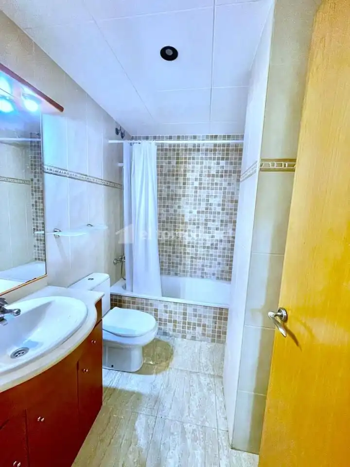 Baño de Planta baja en venta en Mataró con Aire acondicionado