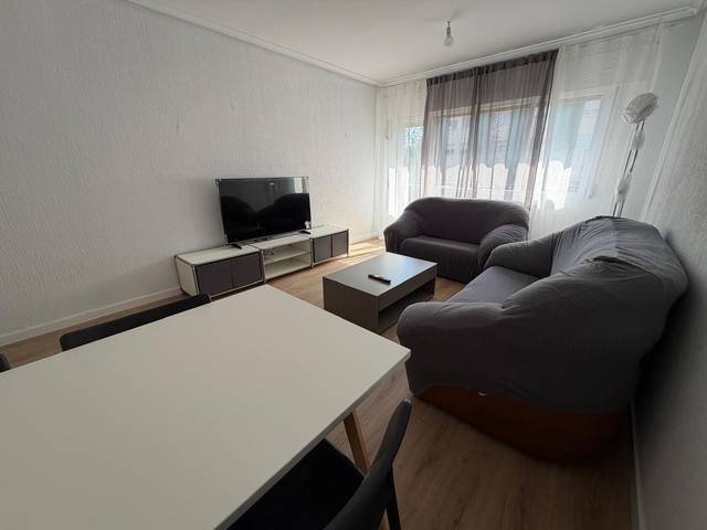 Piso en Alquiler en Rúa Roi Xordo en Fingoi