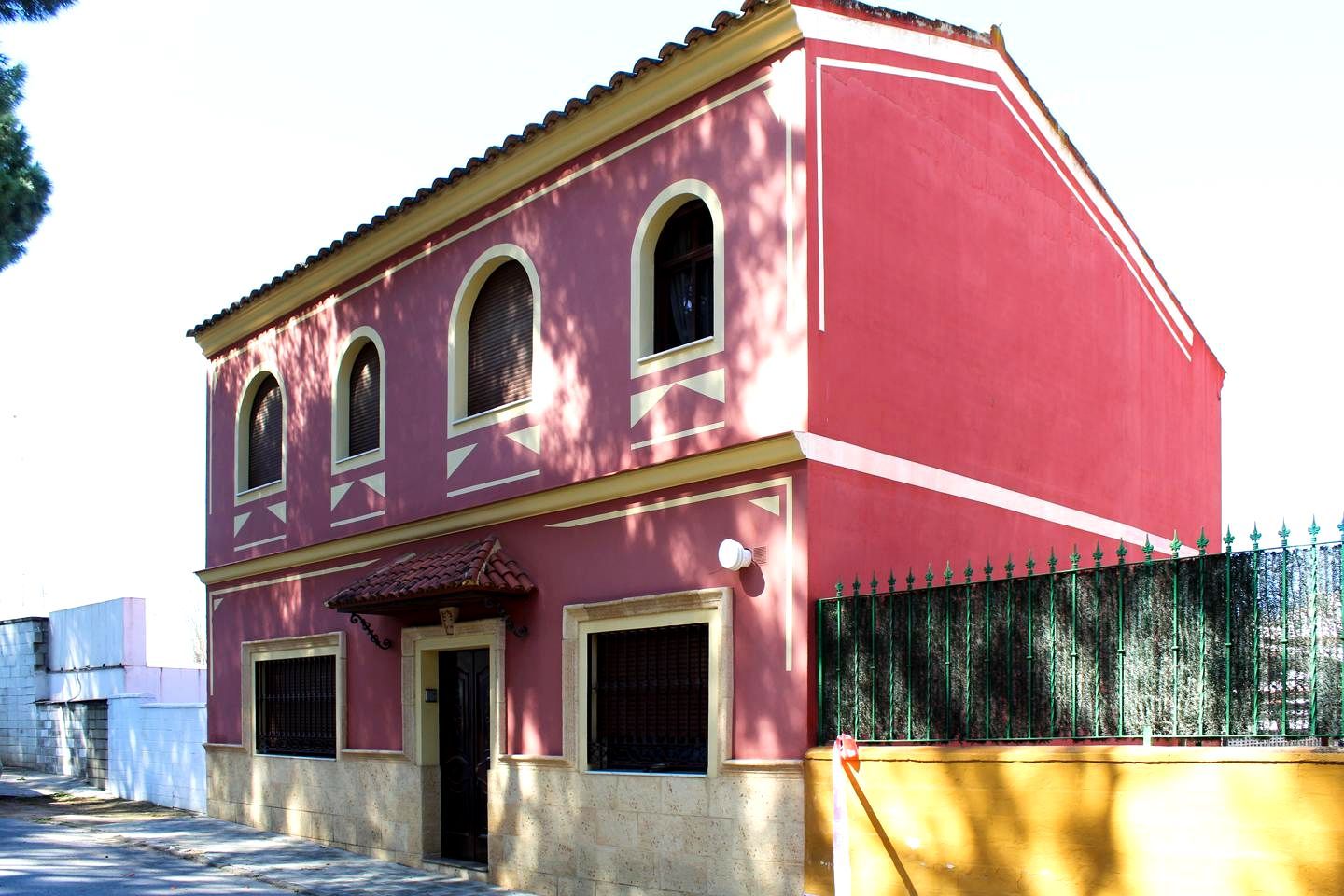 Vista exterior de Casa o xalet en venda en Alcalá de Guadaira amb Jardí privat