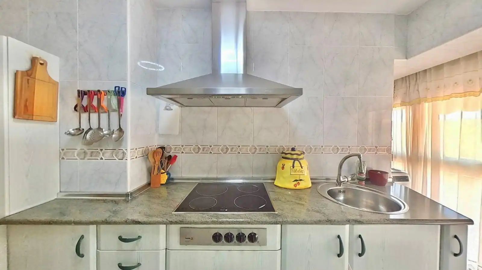 Cocina de Apartamento en venta en Madrid con Calefacción y Trastero