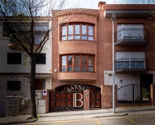 Vista exterior de Casa adosada en venda en Mataró amb Aire condicionat, Calefacció i Jardí privat