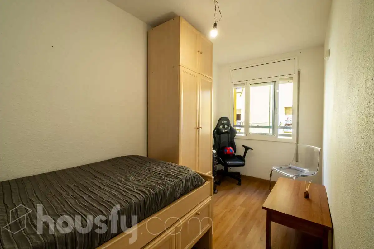 Habitación de Piso en venta en Barcelona con Amueblado