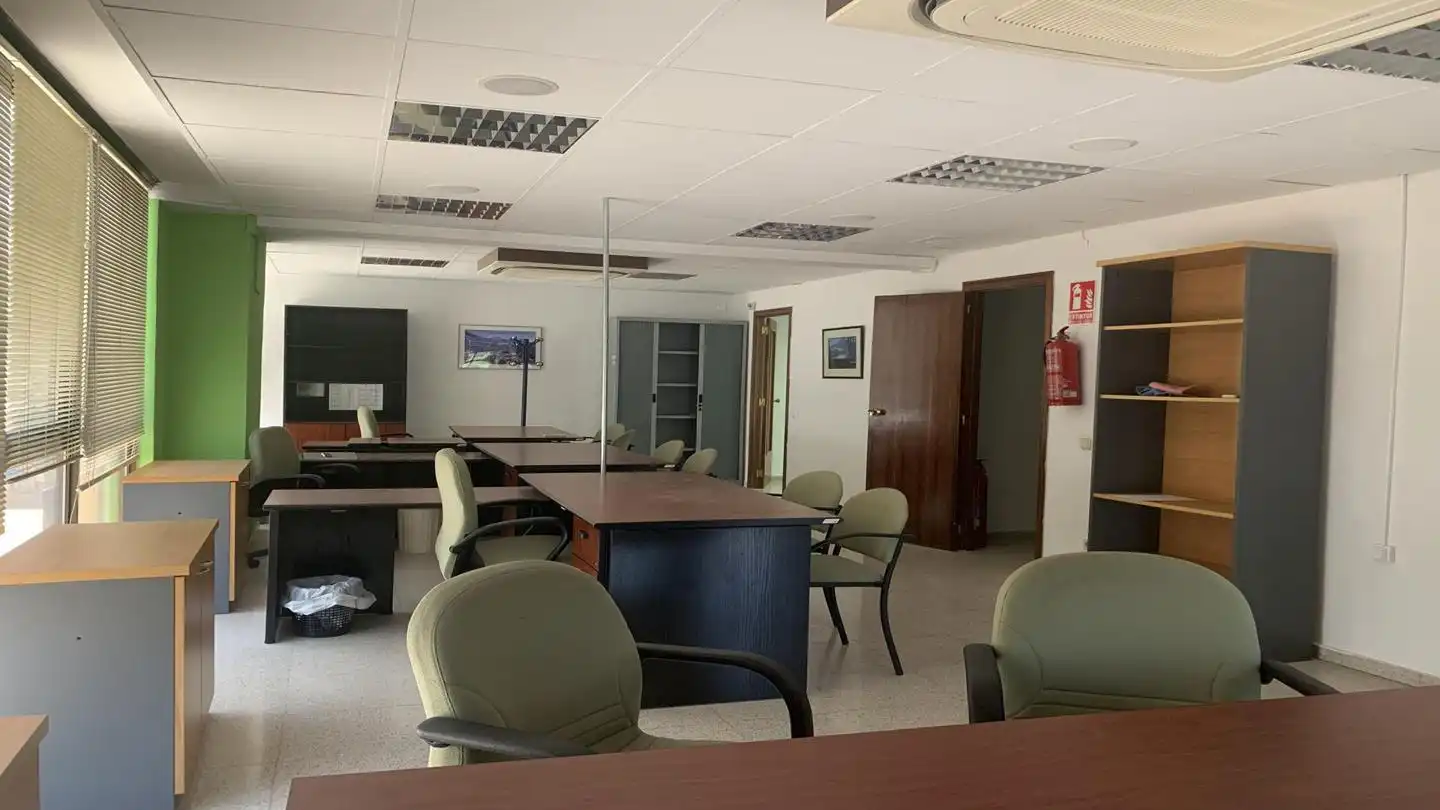 Büro zur Miete in Benidorm mit Klimaanlage und Möbliert