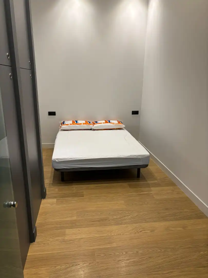 Habitación de Piso de alquiler en  Logroño con Aire acondicionado, Calefacción y Lavadora