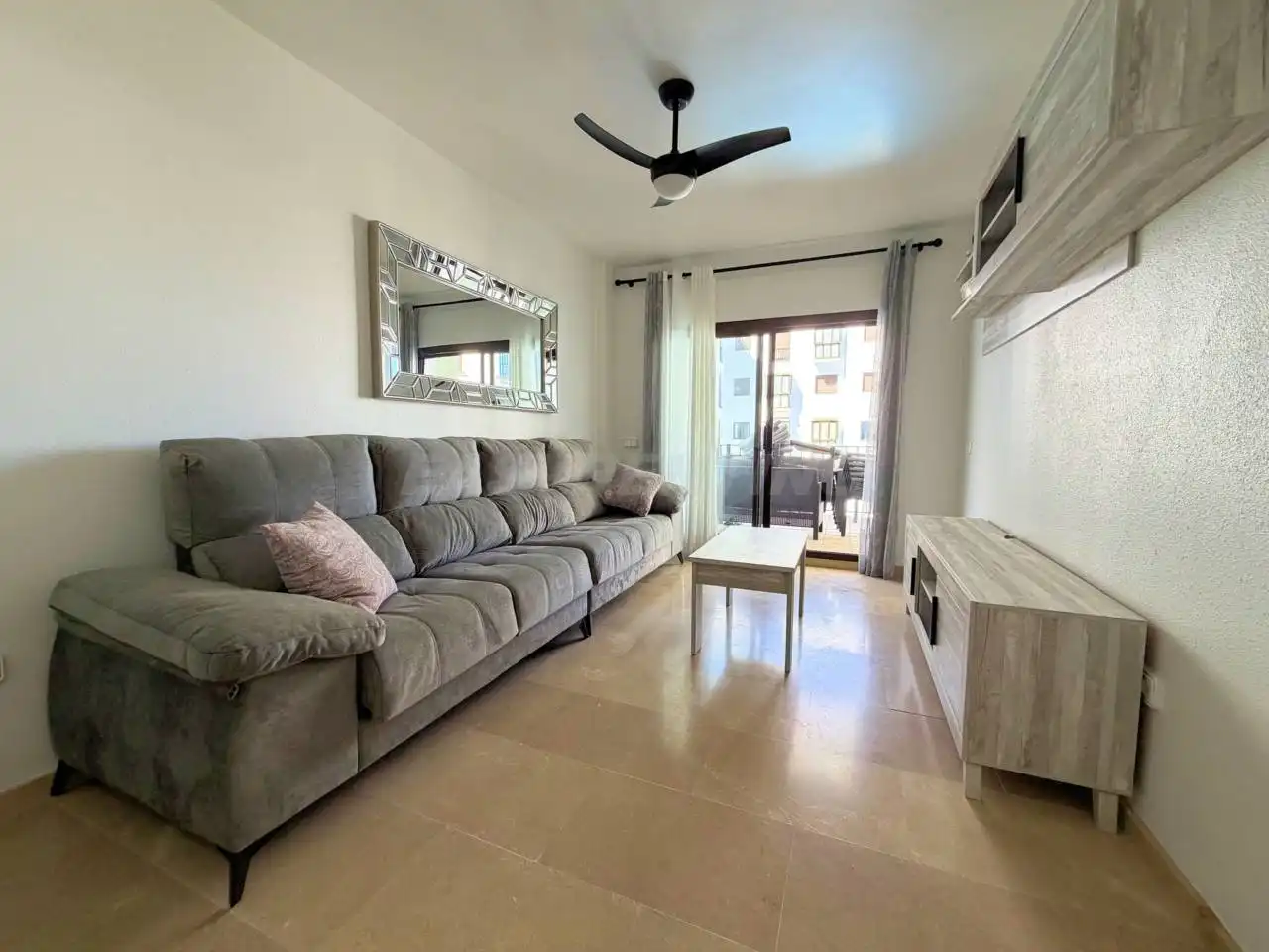 Sala de estar de Apartamento de alquiler en Manilva con Terraza, Amueblado y Alarma