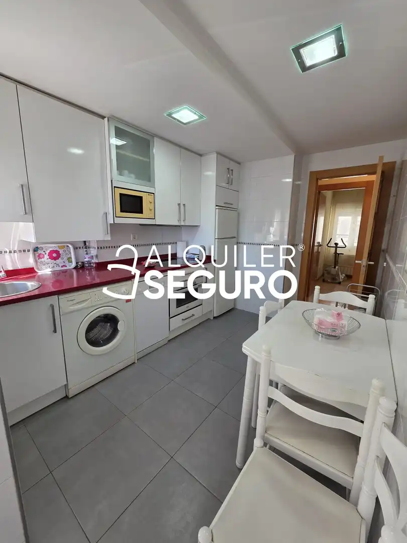 Cocina de Piso de alquiler en Burgos con Calefacción, Terraza y Amueblado