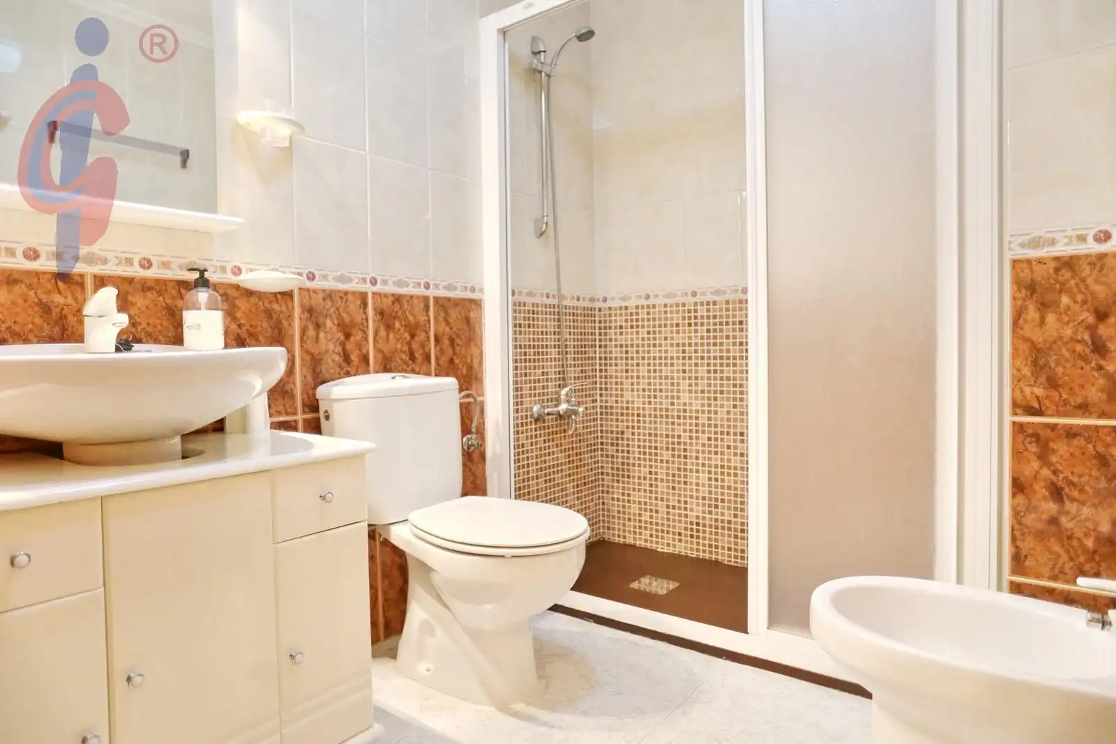 Baño de Apartamento en venta en Guardamar del Segura con Aire acondicionado, Terraza y Amueblado