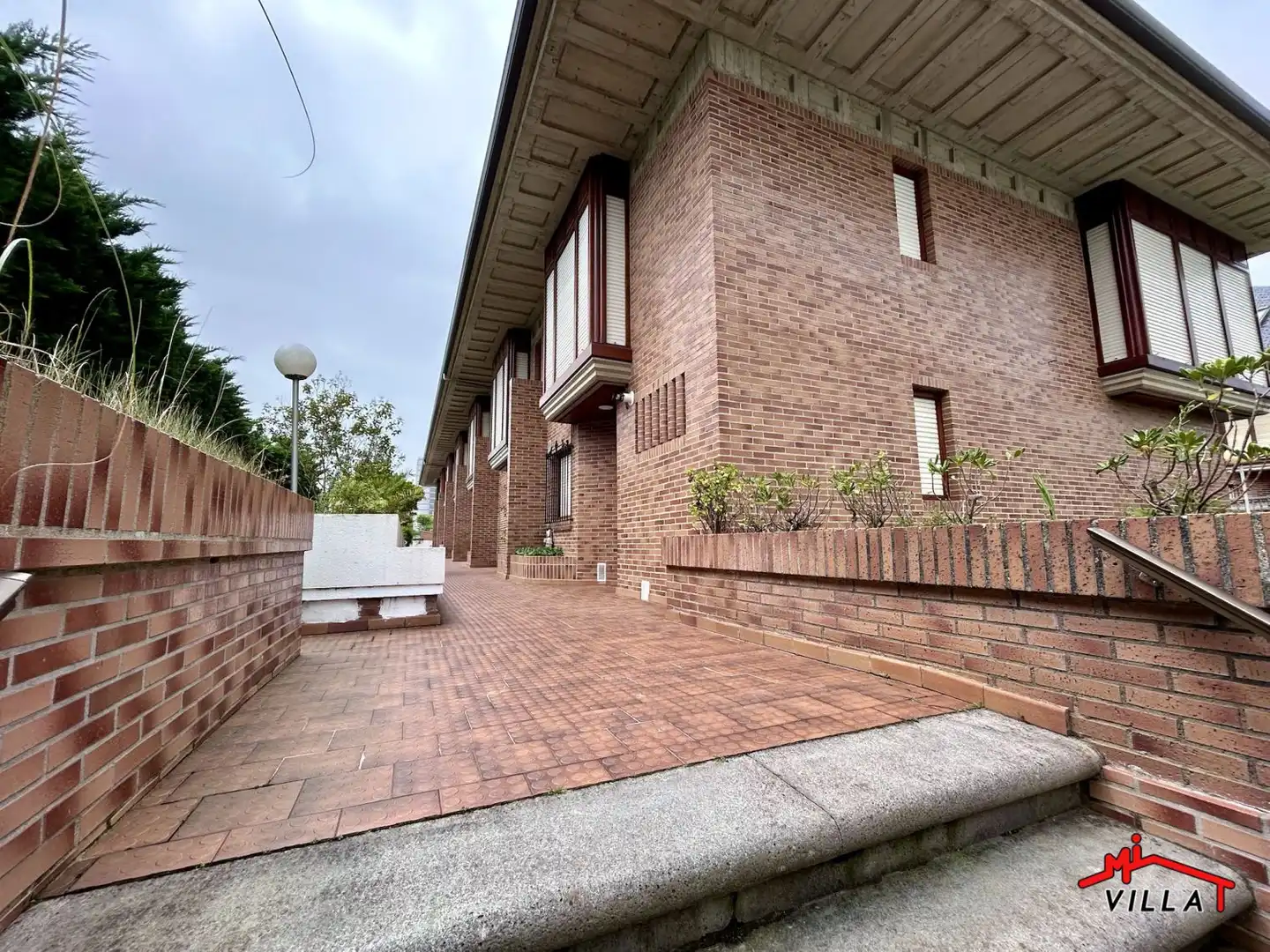 Vista exterior de Casa adosada en venta en Laredo con Calefacción