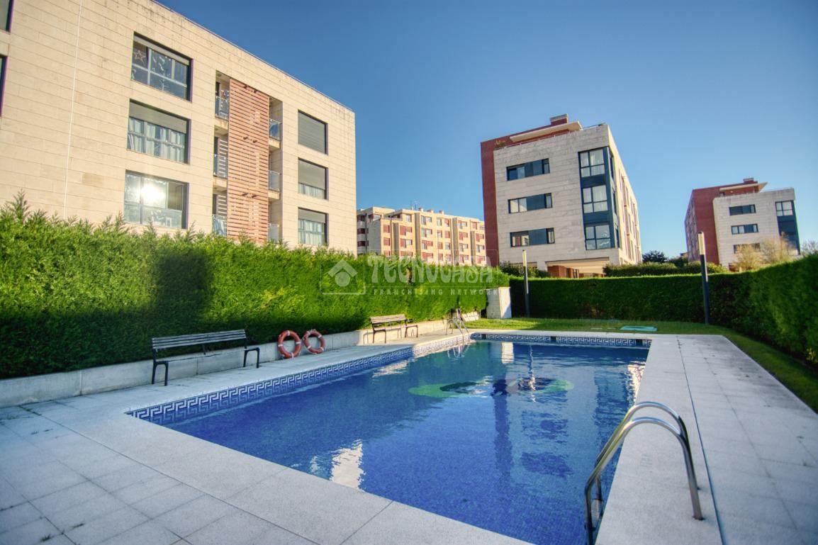 Piscina de Piso en venta en Santander con Calefacción, Trastero y Amueblado