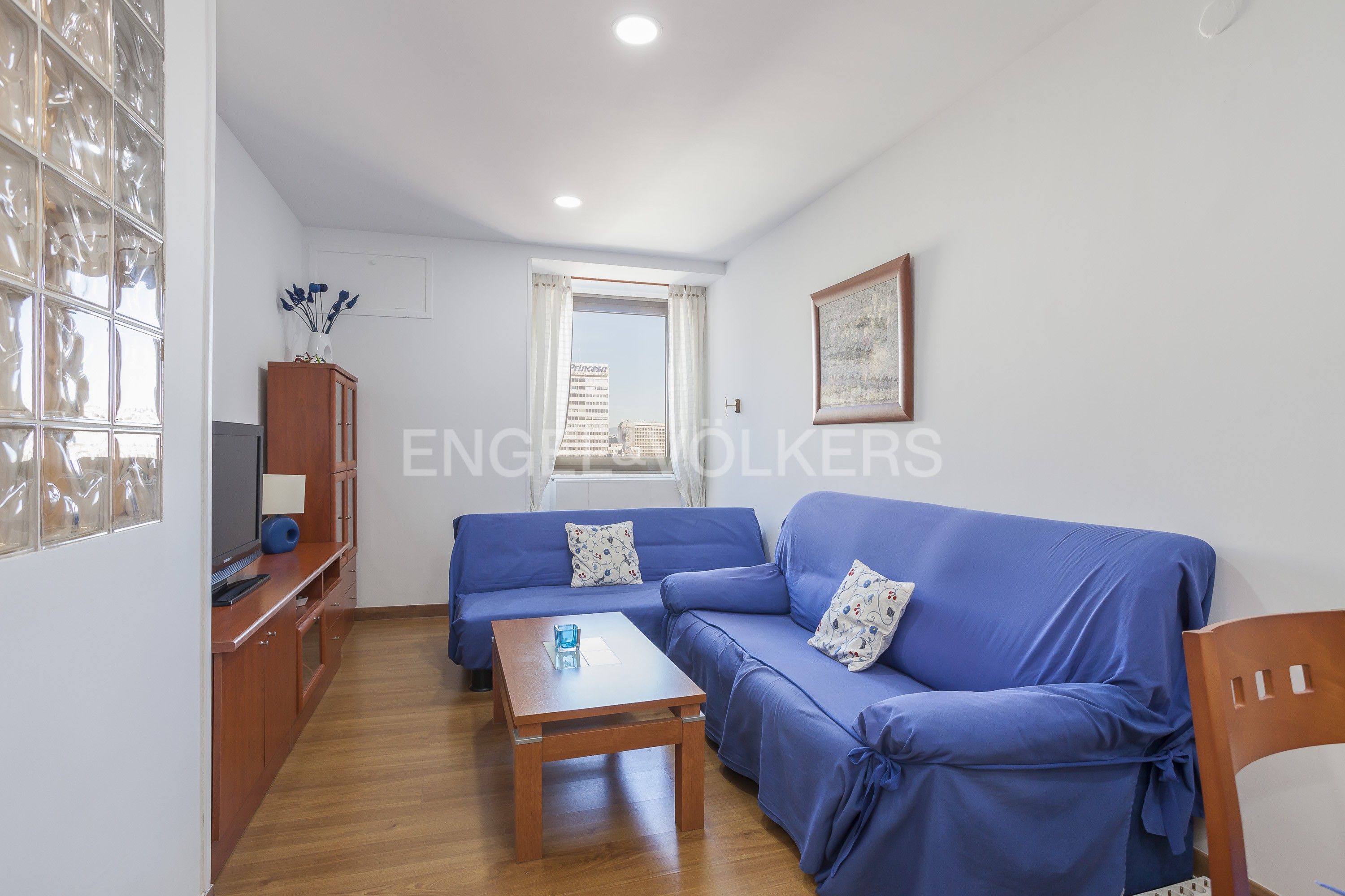 Sala d'estar de Apartament de lloguer en  Madrid Capital amb Aire condicionat, Calefacció i Moblat