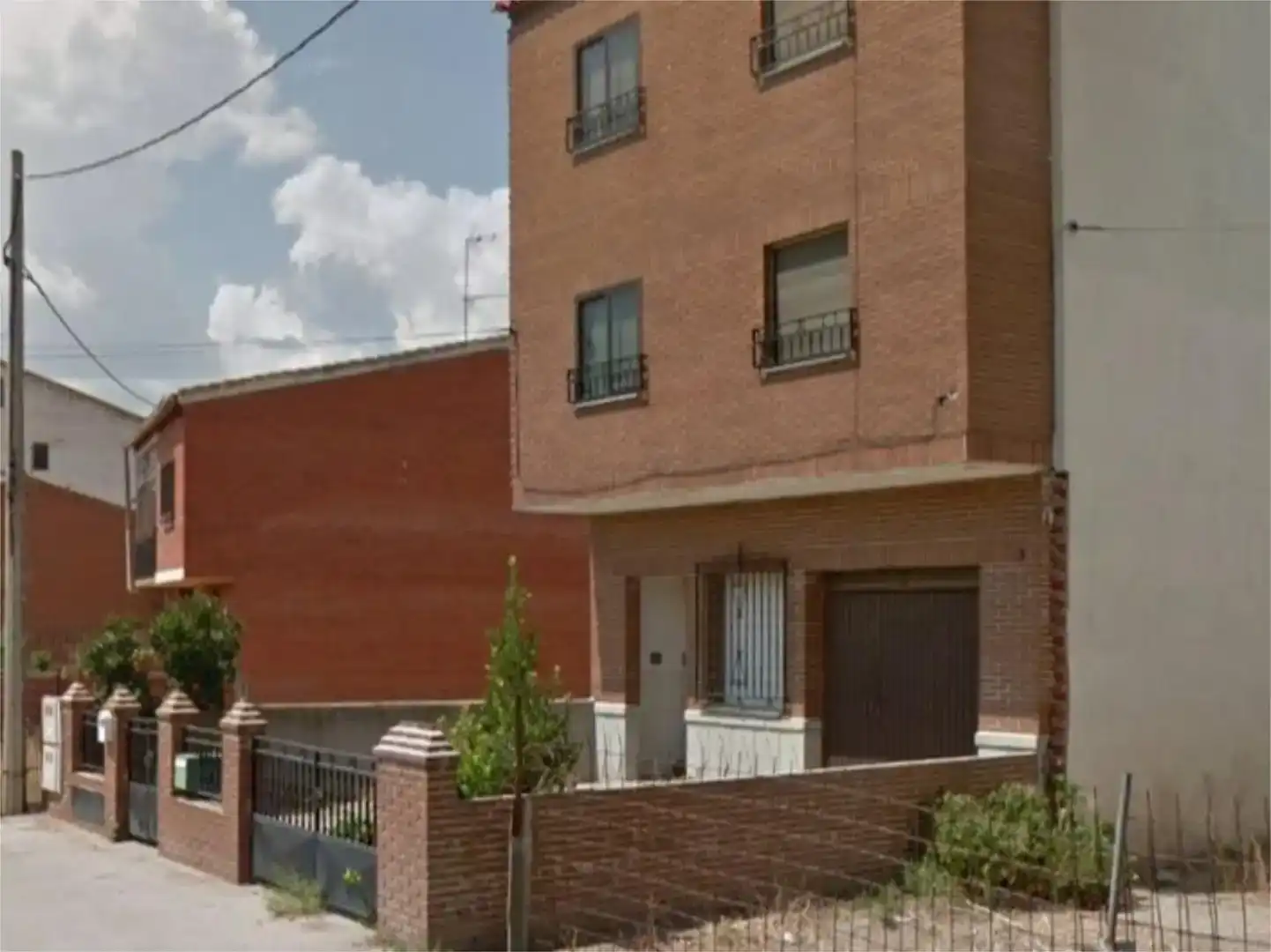 Vista exterior de Piso en venta en Menasalbas con Trastero y Balcón