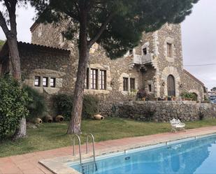 Jardí de Finca rústica en venda en Castelldefels amb Piscina