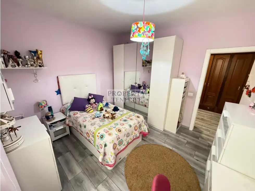 Schlafzimmer von Wohnungen zum Verkauf in Arona mit Klimaanlage und Möbliert