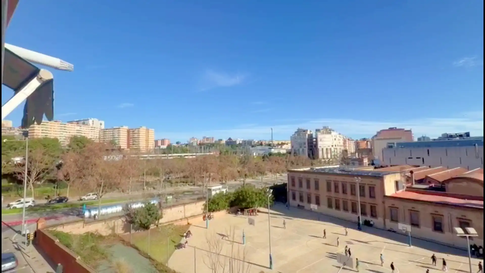 Vista exterior de Piso en venta en L'Hospitalet de Llobregat con Aire acondicionado, Parquet y Horno