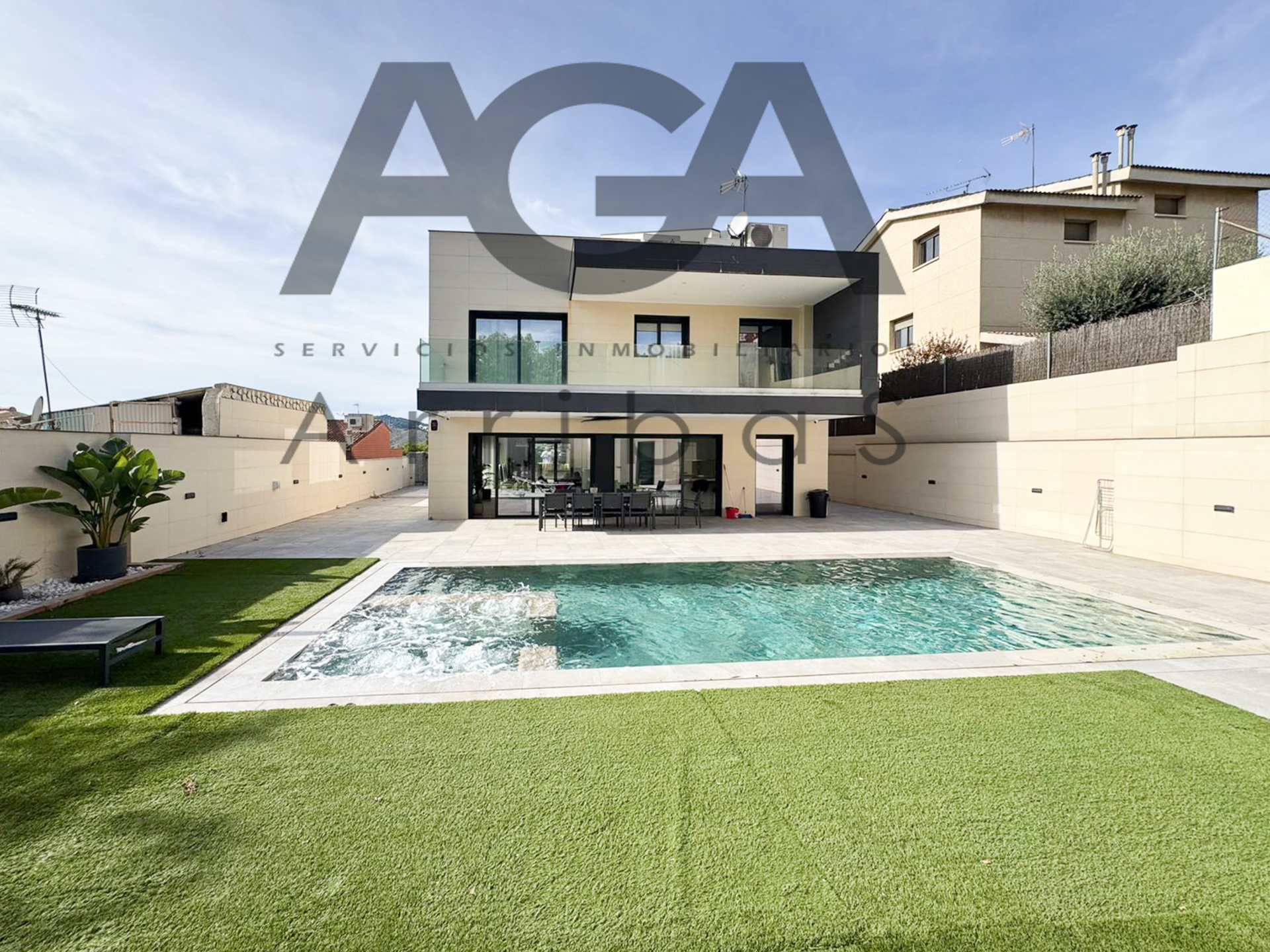 Piscina de Casa o chalet en venta en Santa Coloma de Gramenet con Aire acondicionado, Terraza y Trastero