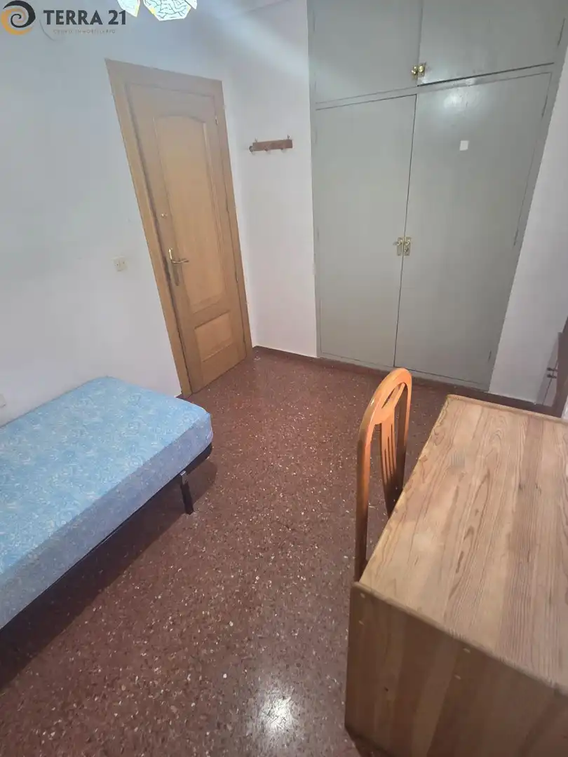 Dormitori de Pis de lloguer en Jaén amb Calefacció, Terrassa i Moblat