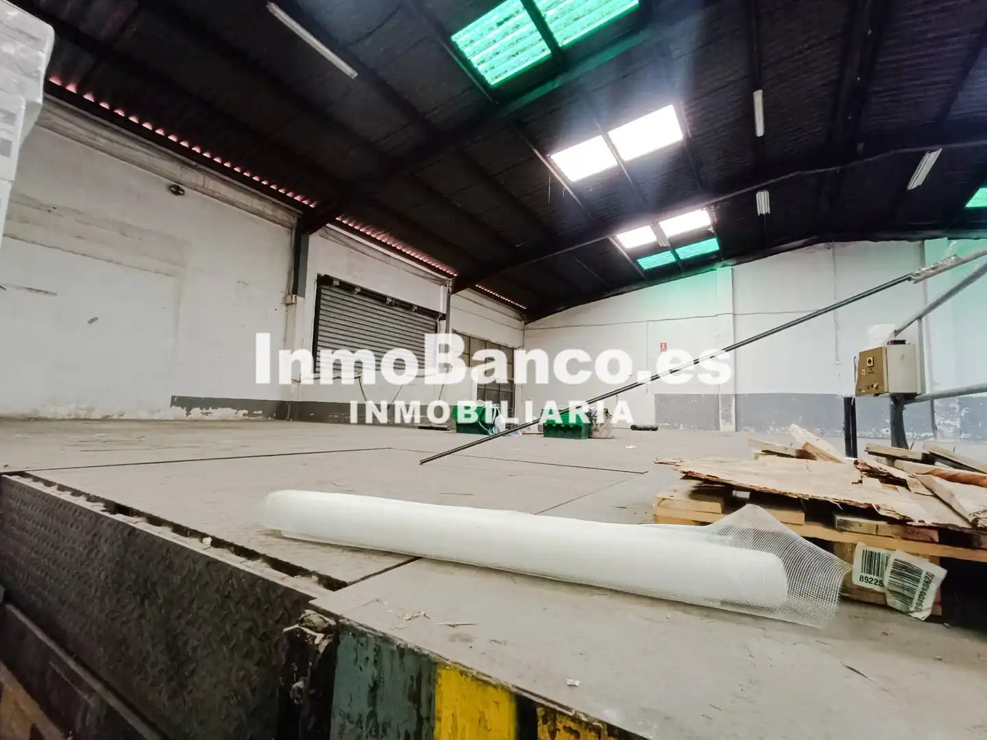 Exterior view of Industrial buildings for sale in Quart de Poblet