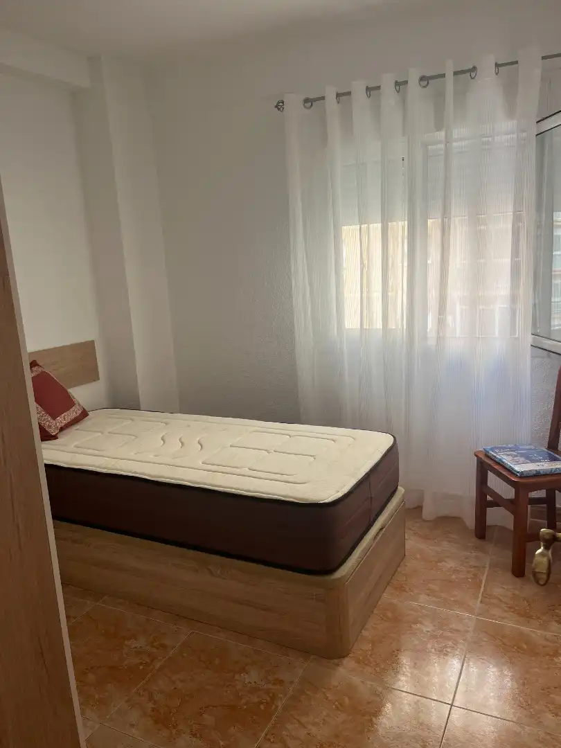 Habitación de Piso de alquiler en Málaga con Aire acondicionado y Amueblado