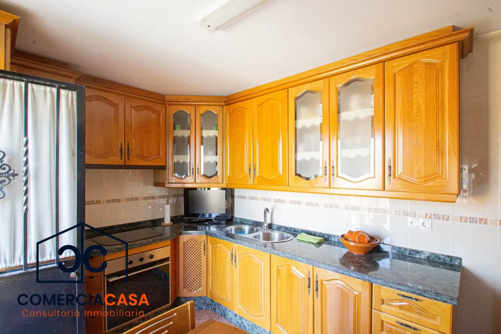 Cocina de Casa adosada en venta en Jun con Aire acondicionado, Calefacción y Terraza