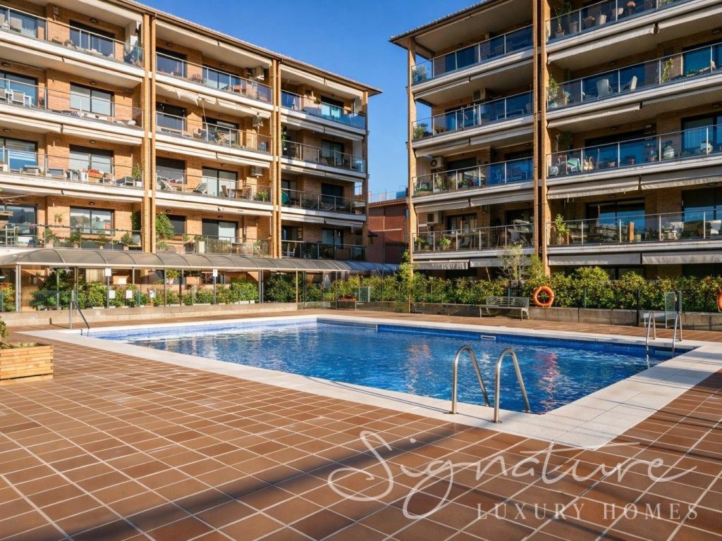 Schwimmbecken von Erdgeschoss zum Verkauf in Sant Cugat del Vallès mit Klimaanlage und Heizung