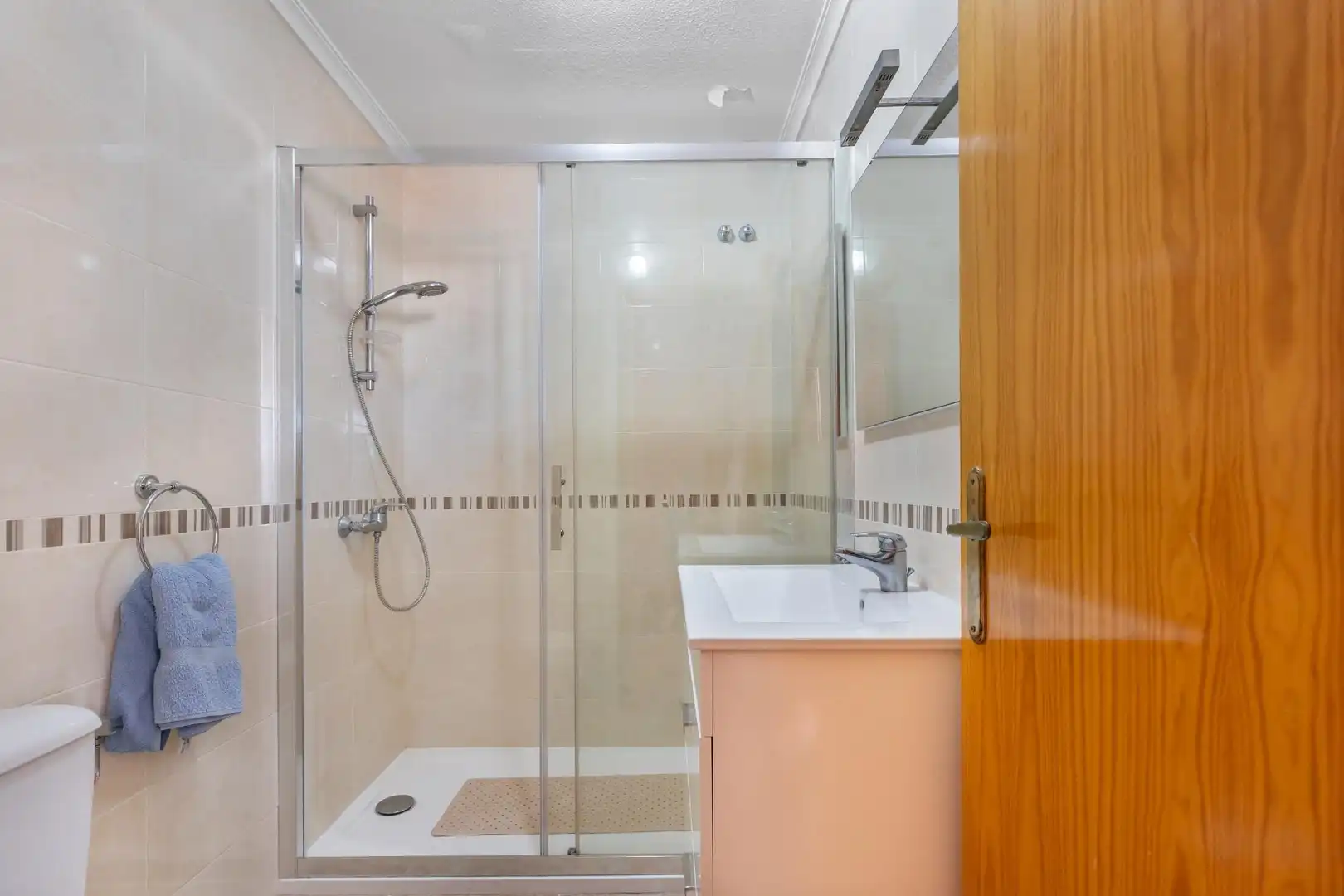 Badezimmer von Wohnungen zum Verkauf in Torrevieja mit Möbliert und Balkon