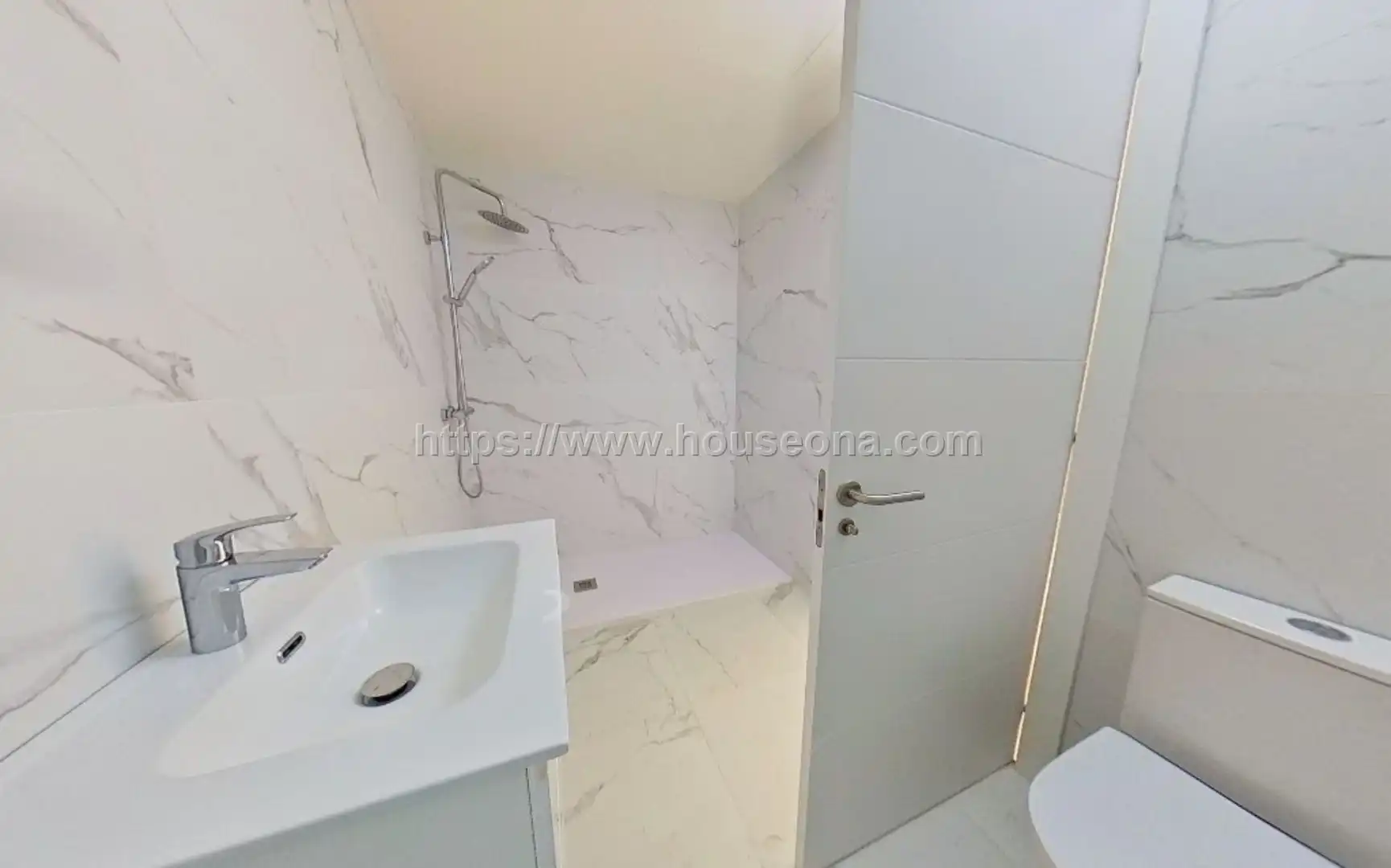 Baño de Piso de alquiler en Bilbao  con Terraza, Trastero y Balcón
