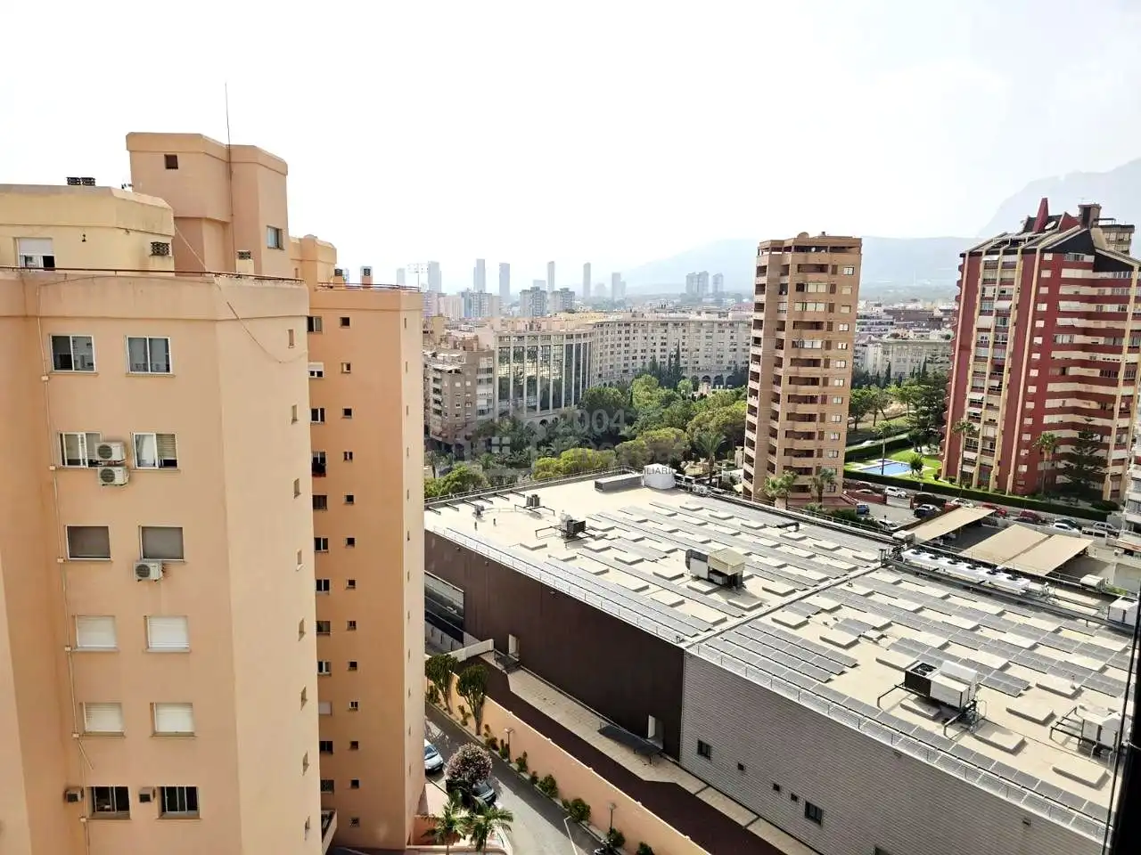 Vista exterior de Apartamento en venta en Benidorm con Terraza, Amueblado y Piscina comunitaria