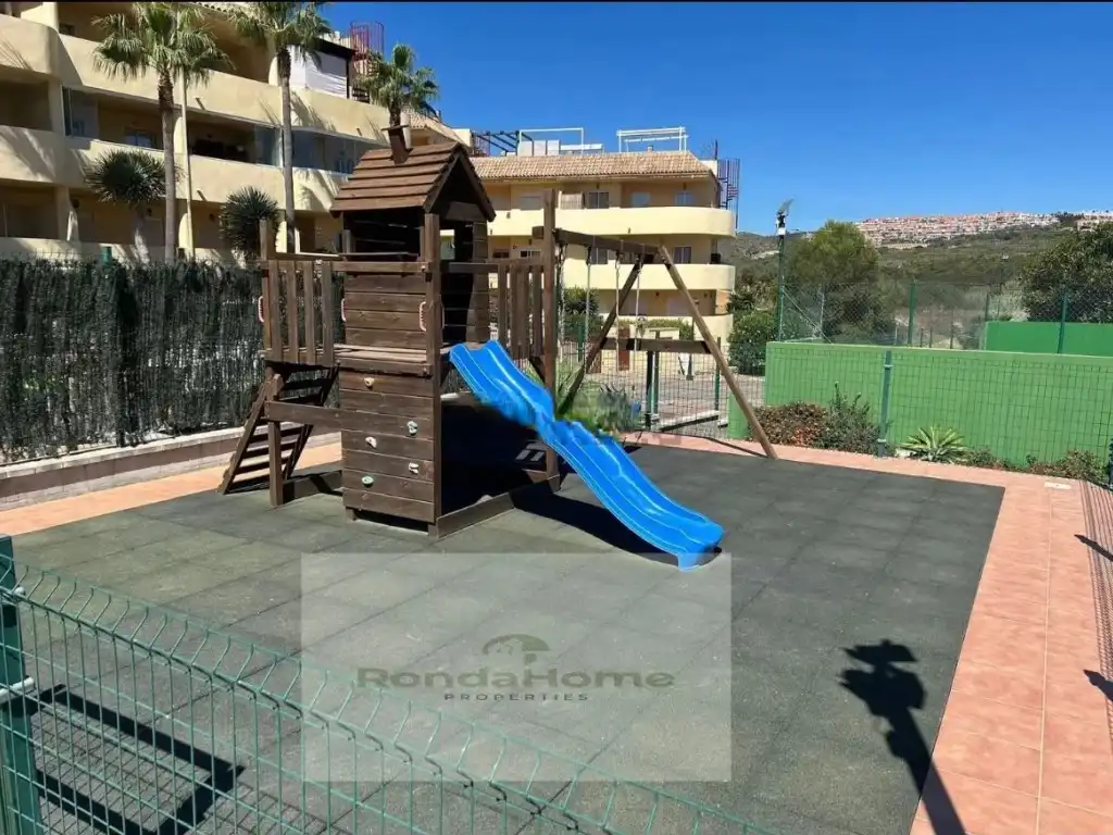 Terrassa de Pis de lloguer en Manilva amb Piscina