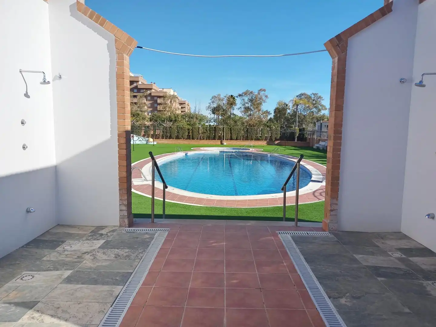 Schwimmbecken von Wohnungen zum Verkauf in Oropesa del Mar / Orpesa mit Klimaanlage, Terrasse und Abstellraum