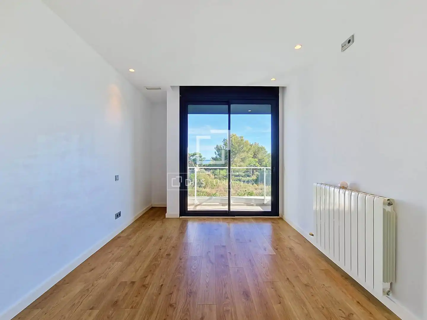 Schlafzimmer von Haus oder Chalet zum Verkauf in Vilanova i la Geltrú mit Klimaanlage, Heizung und Privatgarten