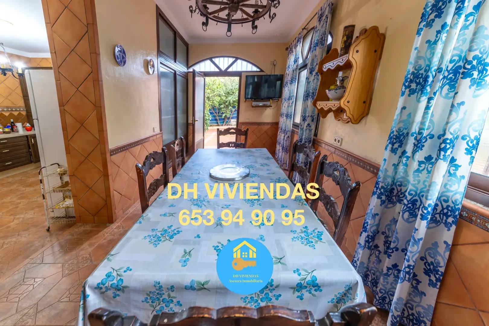 Houses for sale in Dos Hermanas  with Air Conditioner, Private garden and Terrace