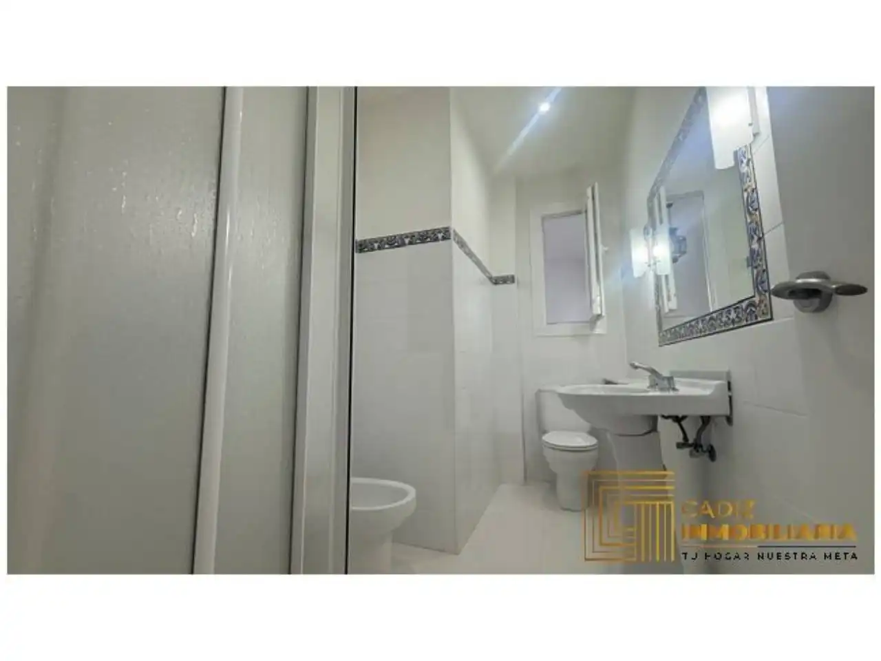 Bathroom of Flat for rent in El Puerto de Santa María  with Air Conditioner and Balcony