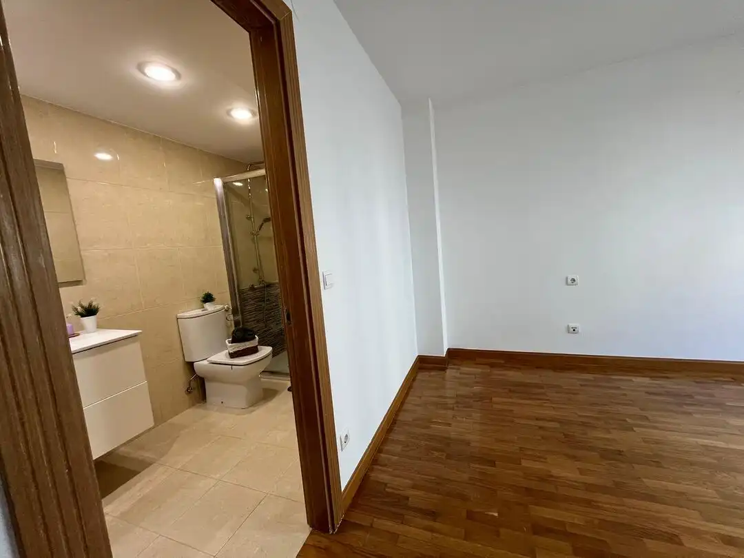 Piso en venta en  Pamplona / Iruña con Calefacción, Jardín privado y Trastero